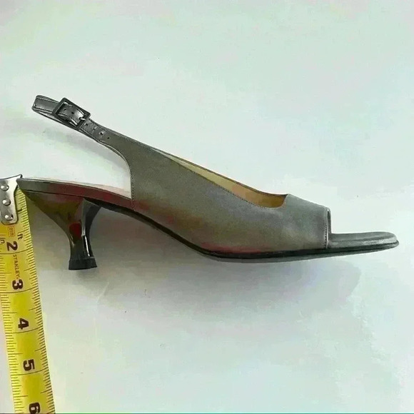 SALVATORE FERRAGAMO GREY LEATHER SLINGBACK KITTY HEEL OPEN TOE SANDALS 6.5 - Picture 11 of 16